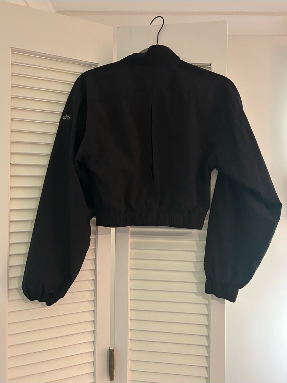 Alo Yoga Clubhouse Jacket Black XS Cropped Full Zip Lightweight Athletic - Picture 4 of 6